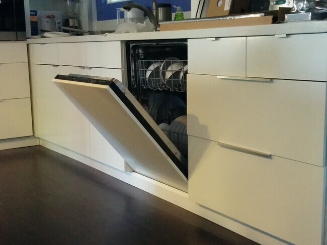 Dishwasher - 22635 Oxnard St