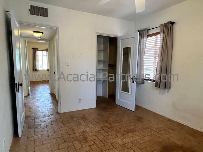Building Photo - Spacious Two Bedroom