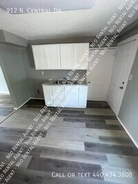 Building Photo - 912 N Central Dr