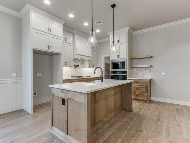 Building Photo - 3005 SW 133rd St