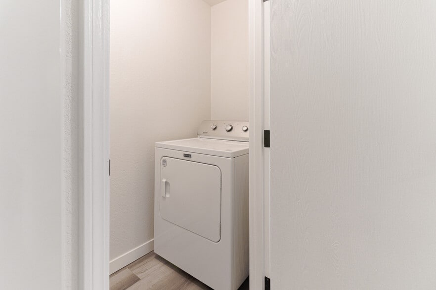 Building Photo - 8202 Mentra St