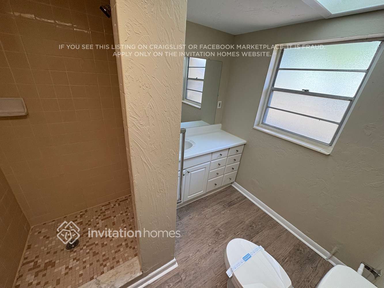 Building Photo - 2310 Sandrala Dr