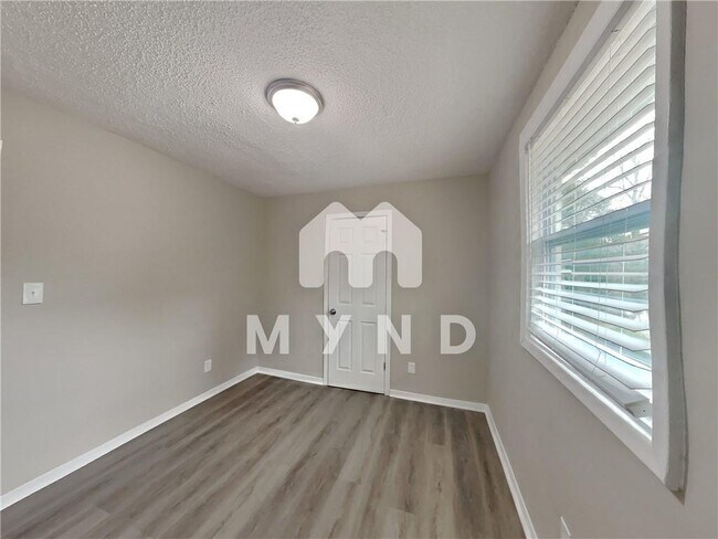 Building Photo - 406 Blair Villa Dr SE