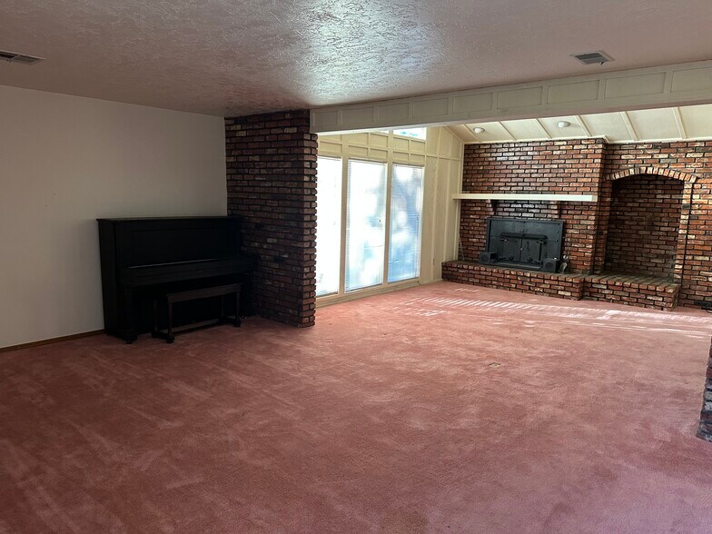 Building Photo - 13520 NW Cache Rd