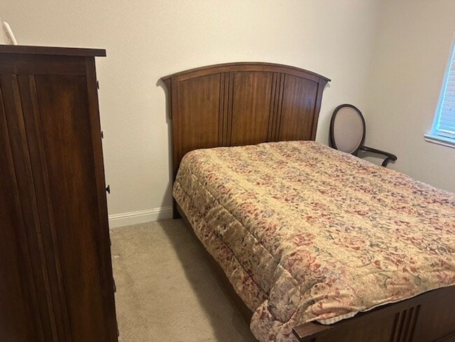 Building Photo - 3 Bed, 2 Bath, # Car Garage Home!