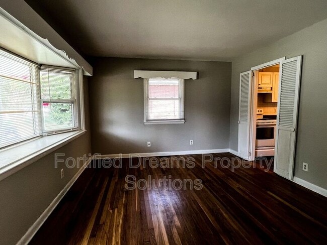 Building Photo - 1908 Rayston Dr