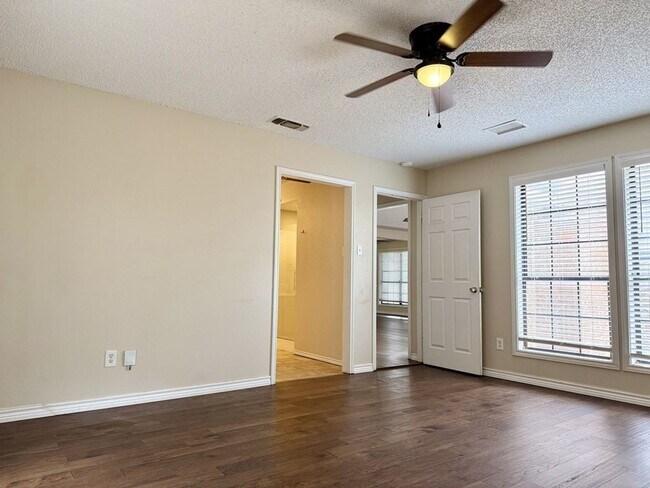 Building Photo - Rental
