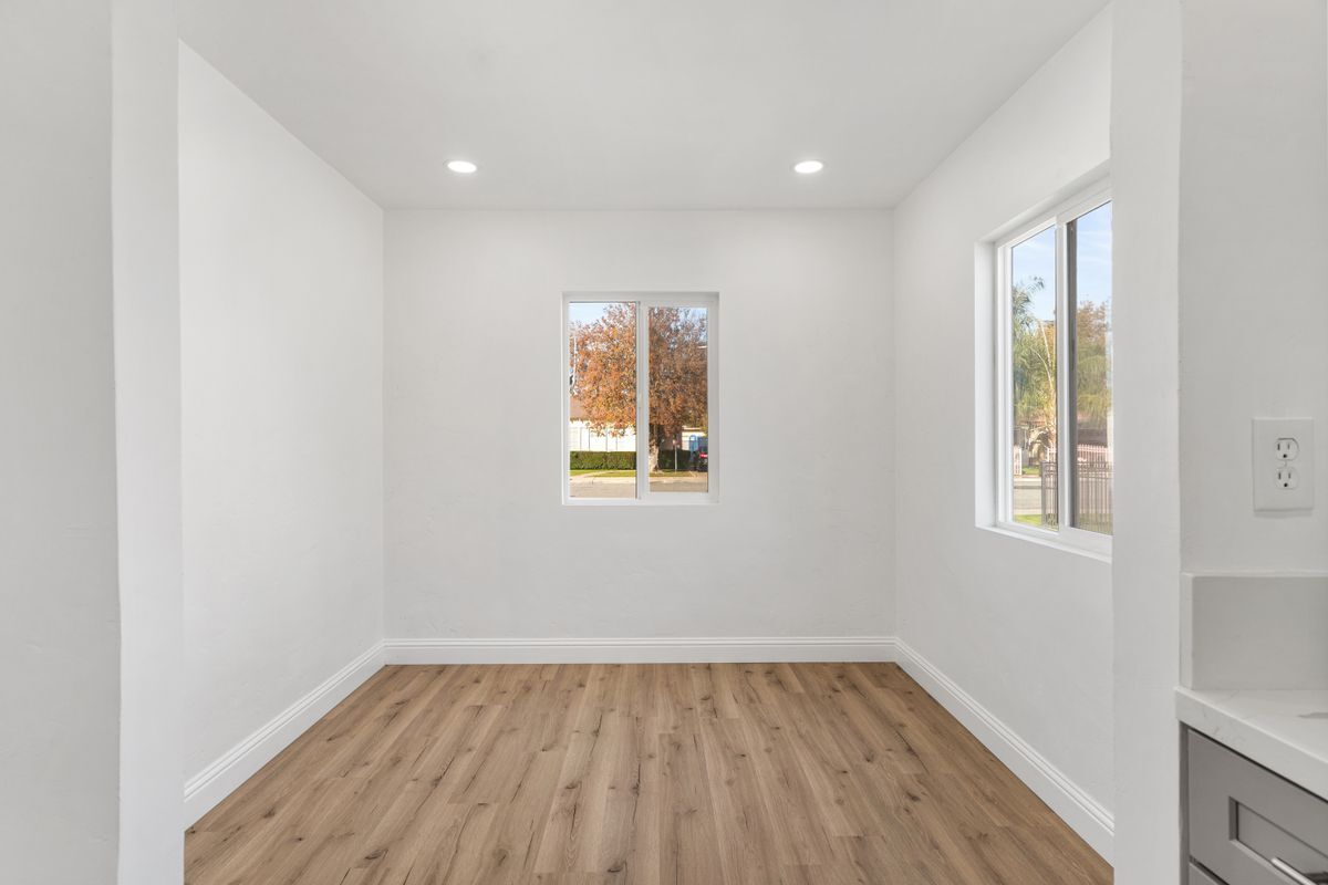 Building Photo - 301 10th St