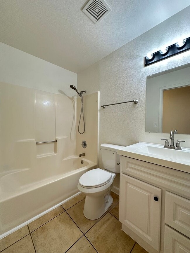 Building Photo - Move In Ready 3 Bedroom!