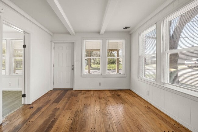 Building Photo - 107 S 9th Ave