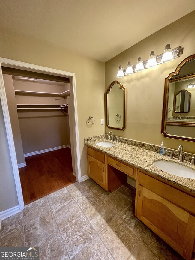 Building Photo - 242 Ebenezer Church Rd