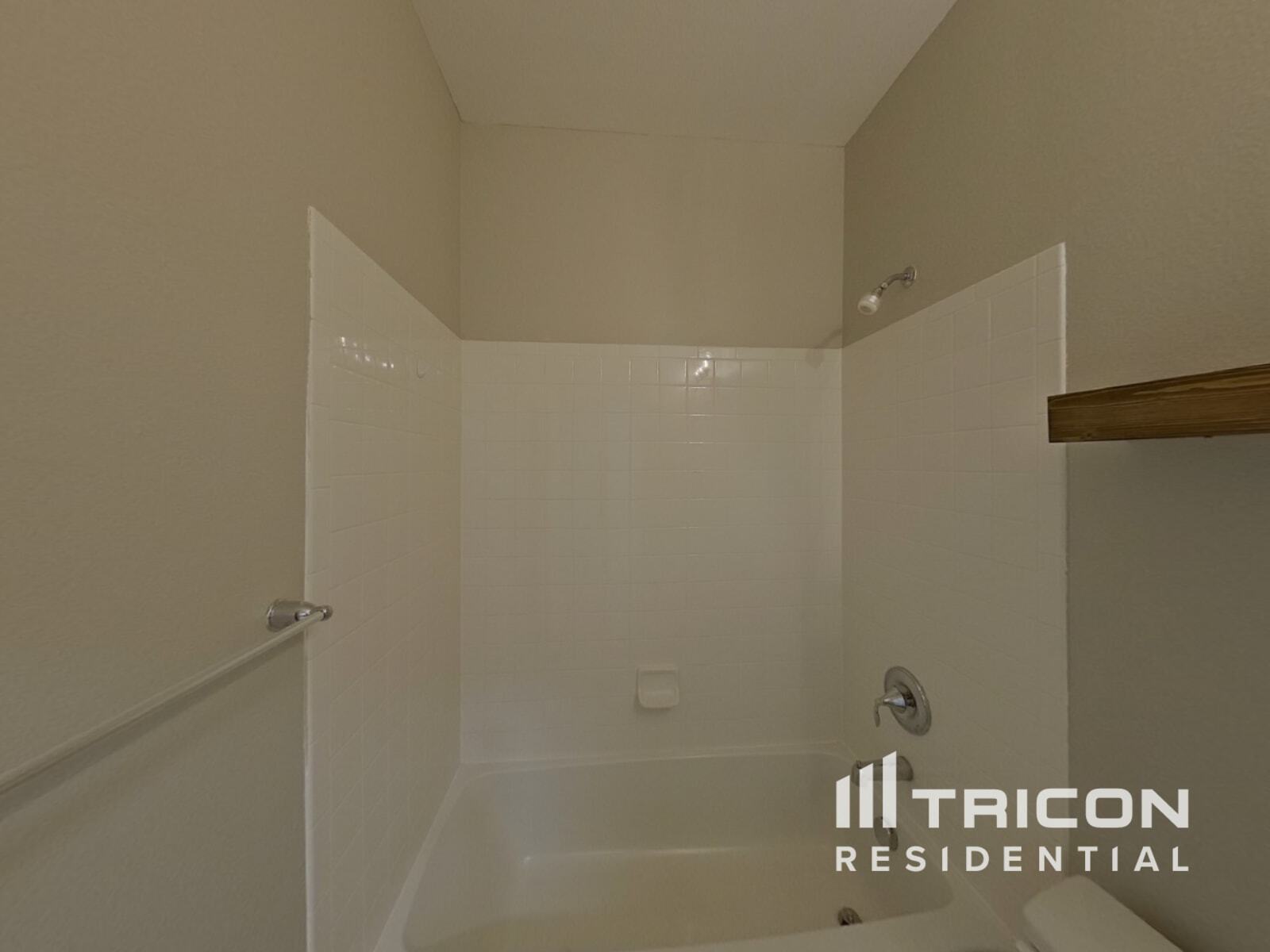 Building Photo - 6697 Cottonwood Tree Dr