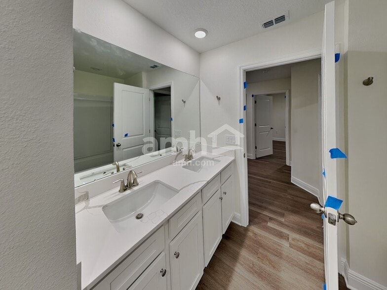 Building Photo - 5958 Sycamore Pl St