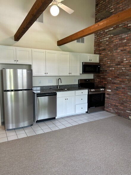 Brand New Kitchen - 1764 Wedgewood Cmn