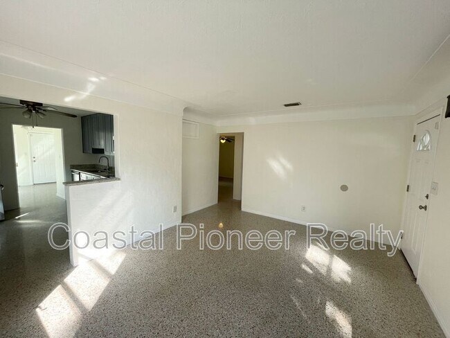 Building Photo - 1711 31st St S