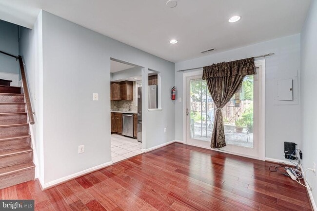 Building Photo - 9420 Packard Way