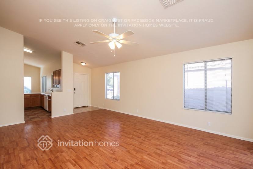 Building Photo - 10630 E Emerald Ave