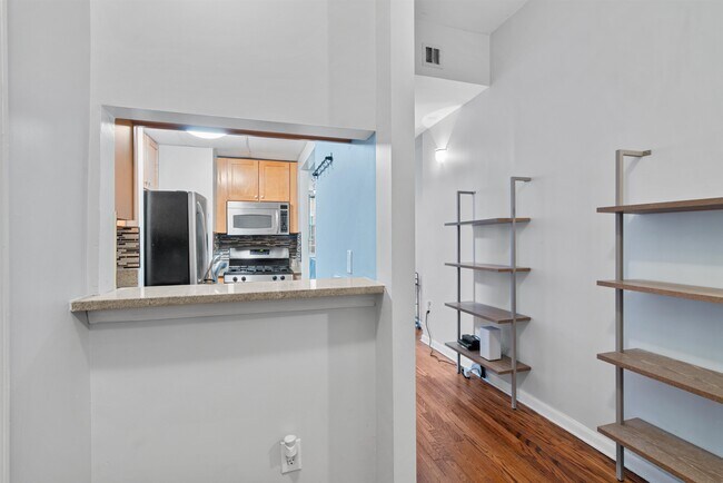 Building Photo - 187 Wayne St