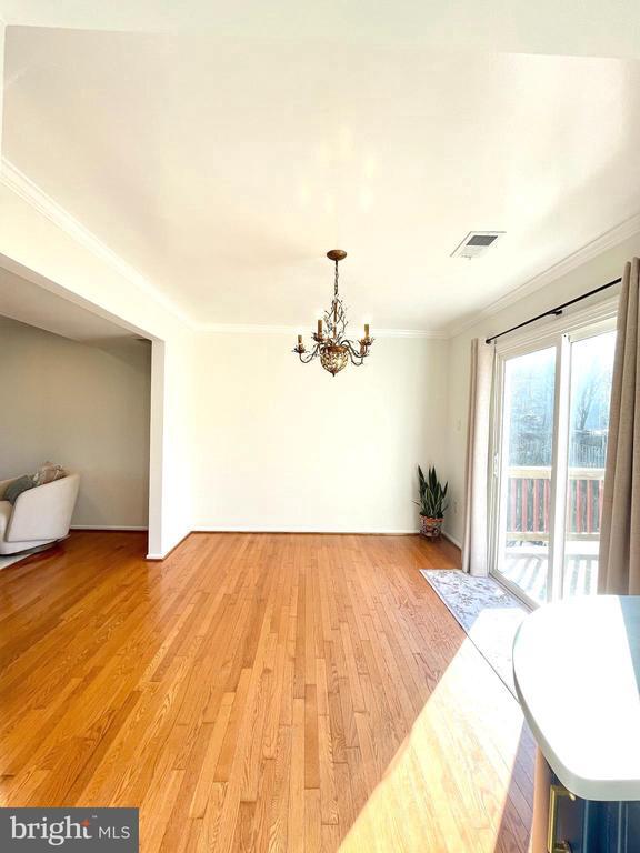 Building Photo - 27 Chantilly Ct