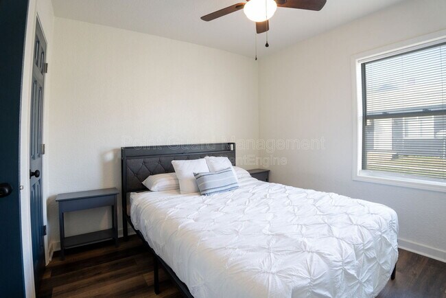 Building Photo - 859 S Beverly St