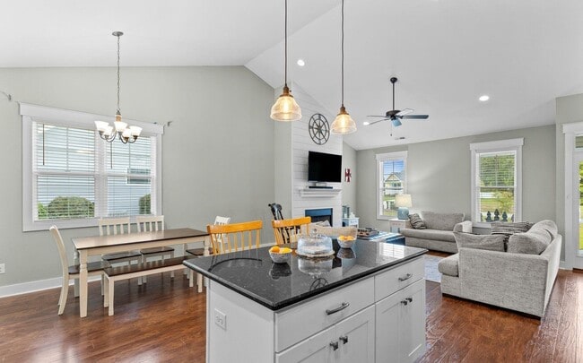 Building Photo - 112 Meadowbrook Ct