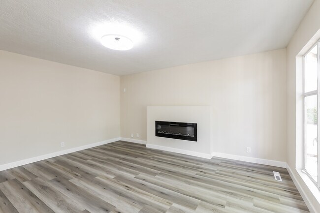 Building Photo - 5577 Ohio Ct