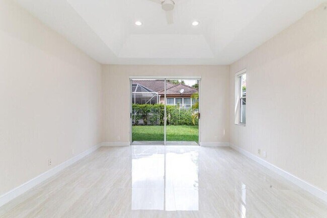 Building Photo - 10879 Handel Pl