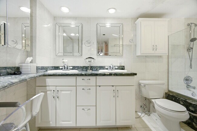 Building Photo - 3507 Oaks Way