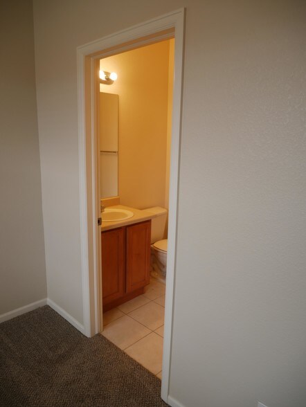 Full bath with Tub - 5461 Water Tower Promenade