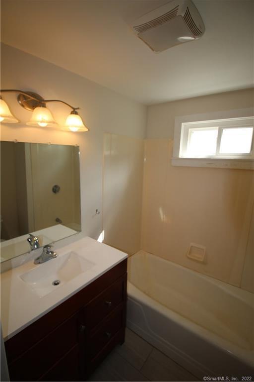 Building Photo - 151 Quaker Ln S