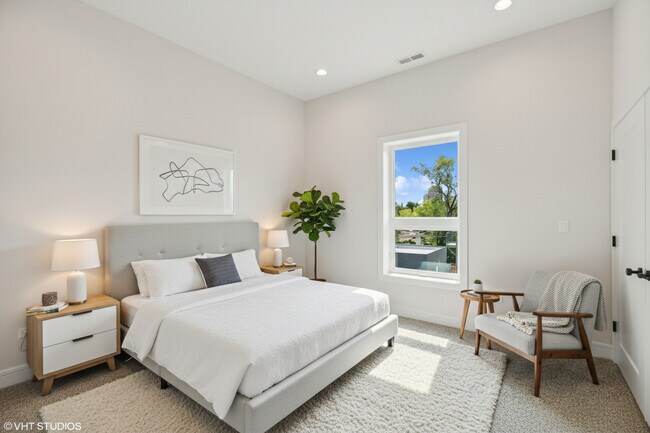 Building Photo - 3715 S Giles Ave