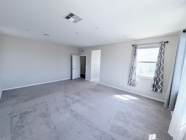 Building Photo - Unique Floorplan in Skye Canyon!