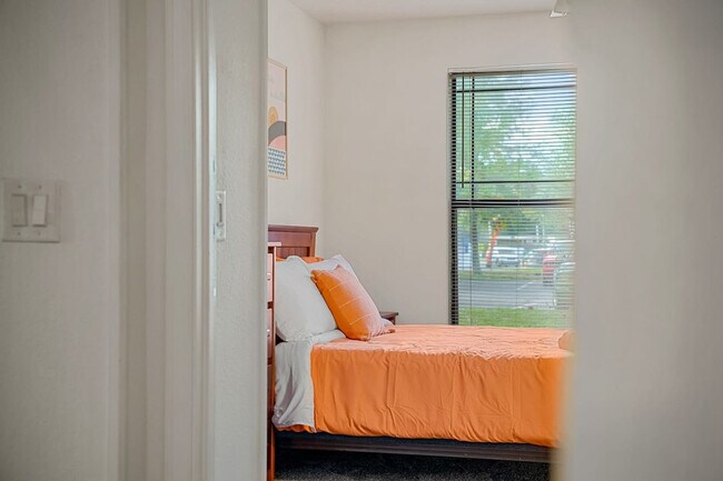 Building Photo - 2505 Livingston Ave