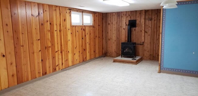 Building Photo - 1602 Hanaford Ave