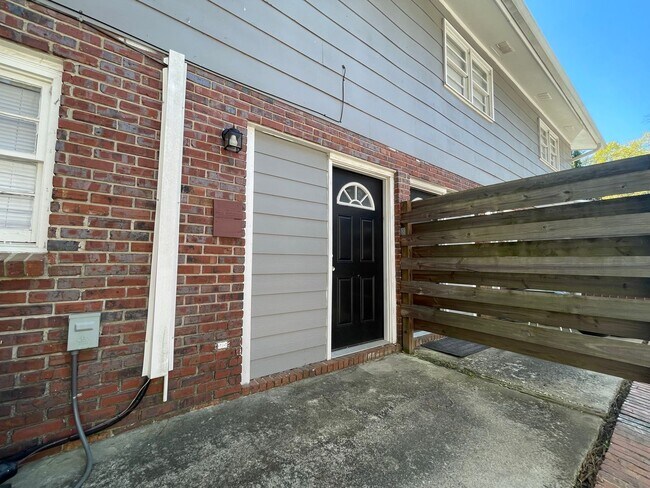 Building Photo - 131 Wall St