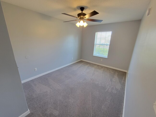 Building Photo - 400 Pristine Water Ln