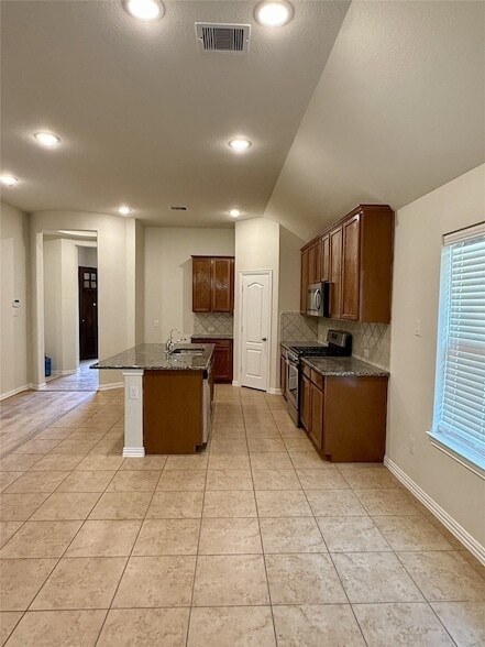 Building Photo - 3834 W Vicksburg Estates Dr