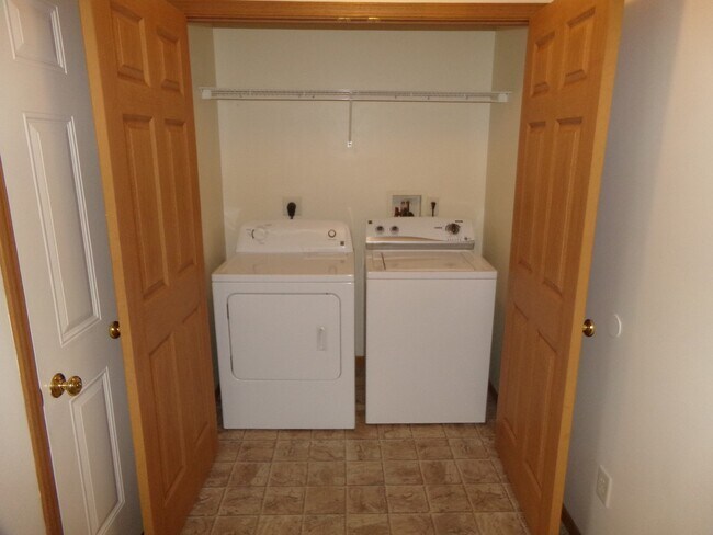 Building Photo - 108 Brookside Dr