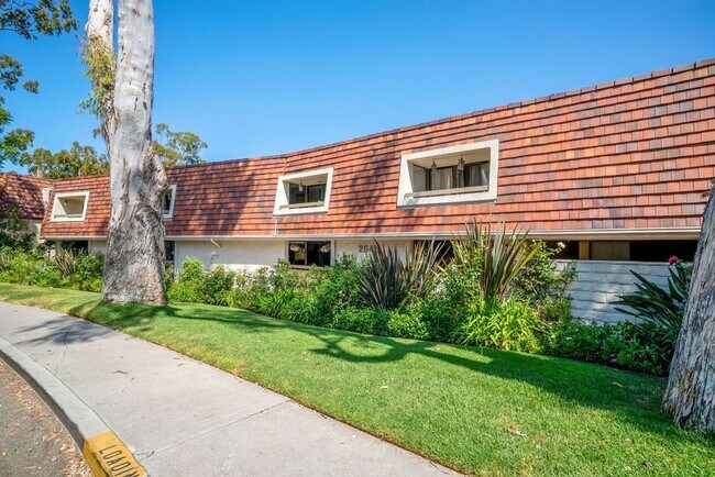 Building Photo - Malaga Cove Beauty