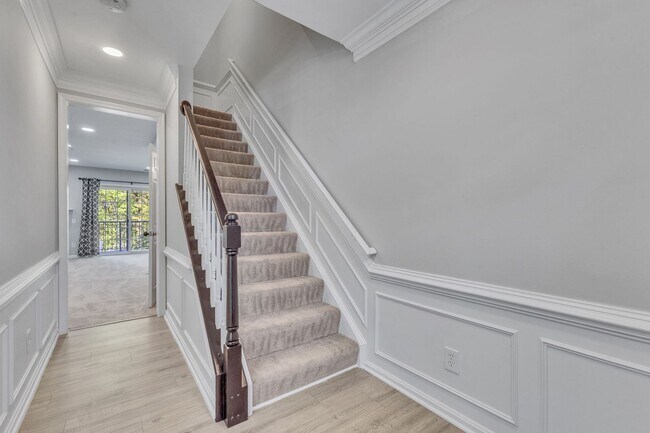 Building Photo - Stylish Condo Near Van Dorn Metro with Dual En Suites
