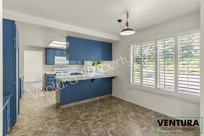 Building Photo - Spacious 4-Bed, 3-Bath Gem in Camarillo Heights