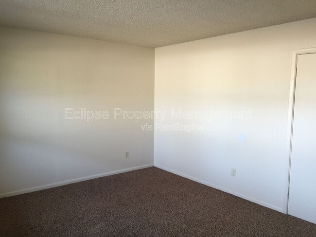 Building Photo - 707 Lee Dr