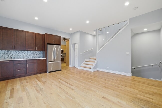 Building Photo - 4545 N Lawndale Ave
