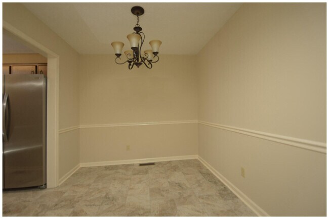 Building Photo - 105 Oakmont Ln