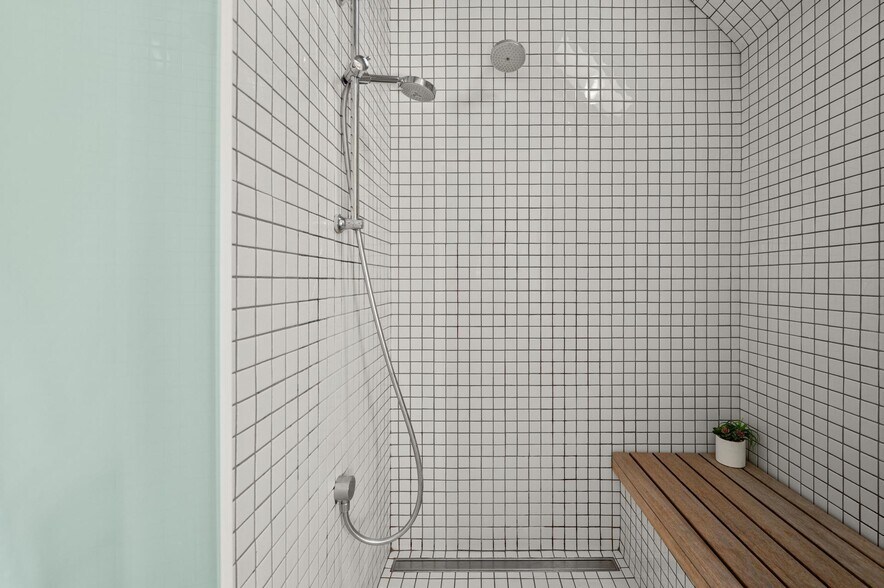 Building Photo - 1720 NW Hoyt St