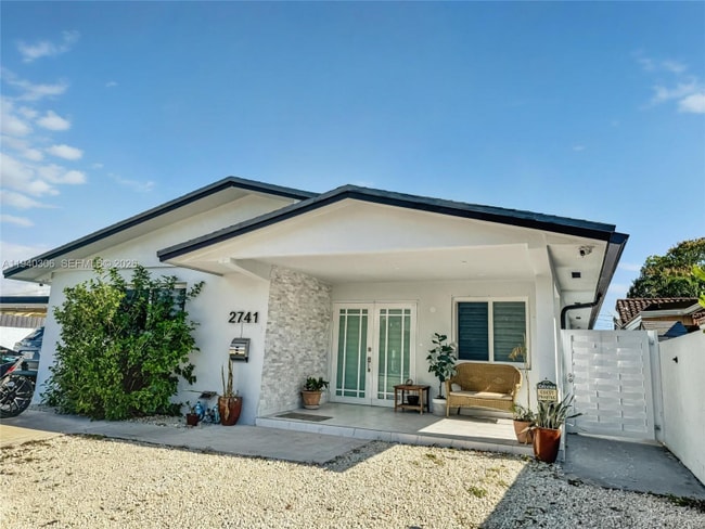 Building Photo - 2741 SW 67th Ave