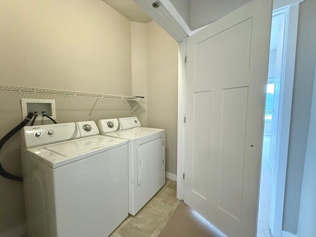Building Photo - AVAILABLE JULY 1ST | 3 BED | 2.5 BATH | $2,295/MO