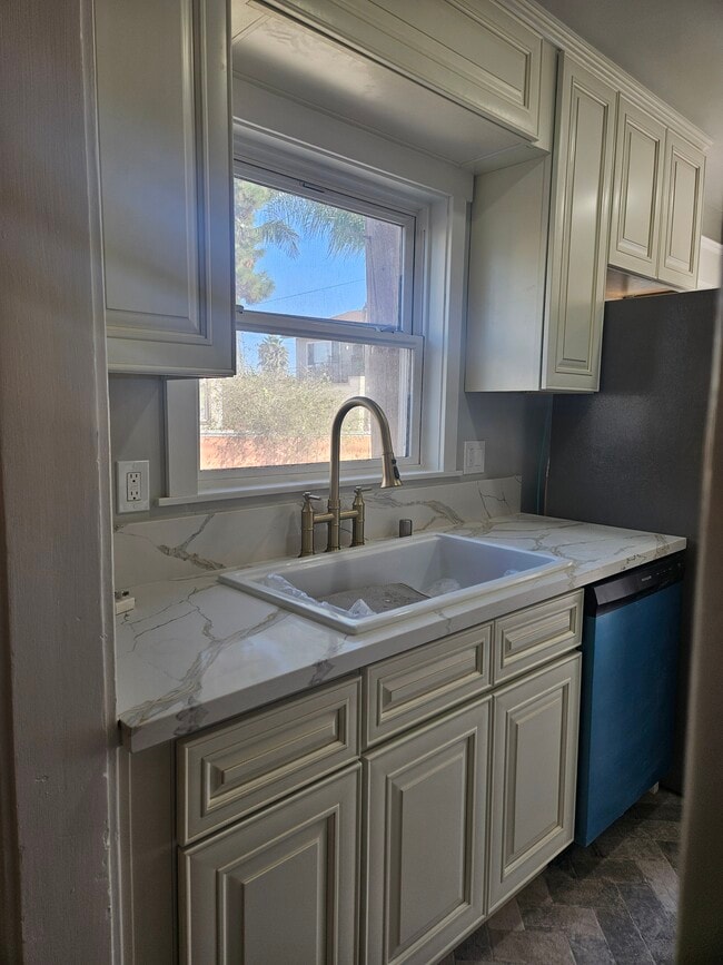 Building Photo - 4318 Wehrle Ct