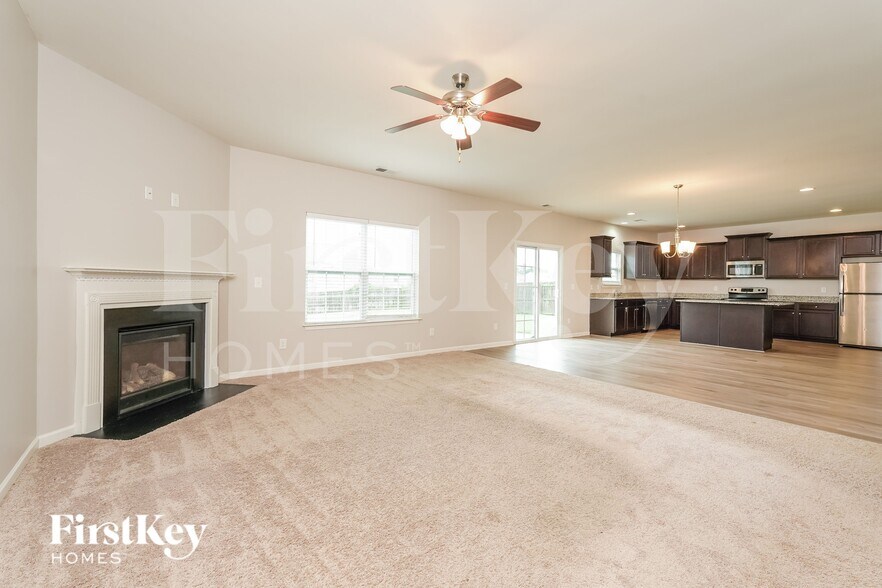 Building Photo - 3283 Grandview Club Rd