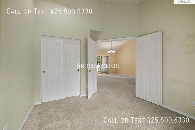 Building Photo - Your Dream Condo in Bothell: Designer Details and Tranquil Views!